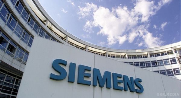 Siemens обмежує діяльність в Росії через скандал з турбінами у Криму. Німецький Siemens вийде зі спільного з росіянами підприємства "Интеравтоматика" та розірве ліцензійні угоди з компаніями в РФ. Рішення стало відповіддю на скандал з поставками турбін до Криму.
