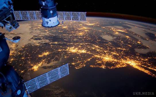 Google і NASA запустили віртуальний тур по МКС. Прес-служба компанії Google повідомила, що сервіс Street View Google спільно з NASA «оцифрував» для користувачів інтернету Міжнародну космічну станцію (МКС).