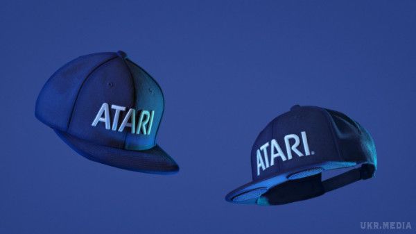 Компанія Atari презентувала бейсболку з двома динаміками. У 1970-х компанія займала лідируючі позиції в створенні відеоігор і відчутно вплинула на світ в сфері комп'ютерних розваг. 