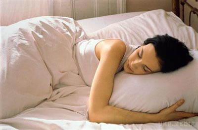 Ось чому спати можна тільки на лівому боці, і не можна — на правому!. У середньому, людина спить близько восьми годин на день.