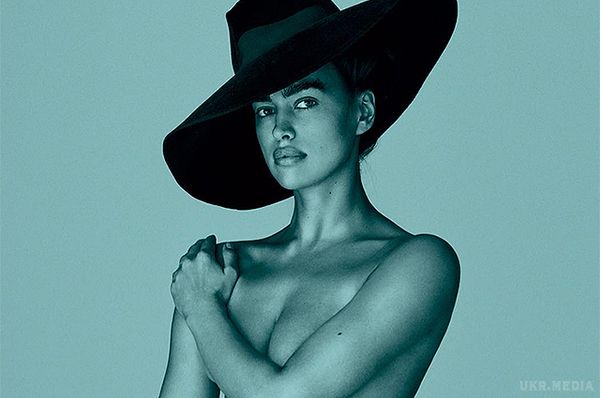Супермодель Ірина Шейк повністю оголилася для зйомки іспанського Vogue.  Чотири дні тому модель з'явилася на обкладинці, а сьогодні в Instagram журналу була опублікована фотографія моделі - Шейк позує в одному лише капелюсі.