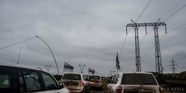 ОБСЄ повідомляє про нарощування бойової техніки біля кордону з РФ. Бойовики не пропустили ОБСЄ в окупований Новоазовськ Донецької області.