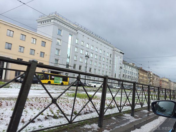 Оце так літо, Санкт-Петербург засипало снігом (фото, відео). Суворе літо.