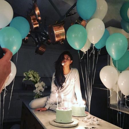 Селена Гомес влаштувала домашню вечірку з нагоди свого 25-річчя. Вчора, 22 липня, співачці і головній зірці Instagram Селені Гомес виповнилося 25 років... знаменитість опублікувала дві фотографії з свята.