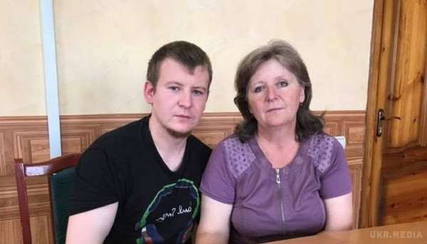 Мати Агеєва розповіла про отриманий дзвінок від ФСБ. Як відомо, в Україну прибула мати російського полоненого Віктора Агеєва Світлана, щоб зустрітися із сином. 