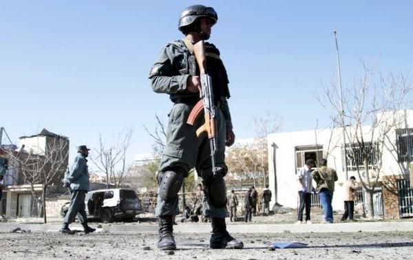 У Кабулі прогримів потужний вибух - загинули 24 людини  і 40 афганців отримали поранення. Напад було скоєно приблизно в 7:00 (за місцевим часом) біля будинку афганського політика, хазарейского лідера Мухаммеда Могакка.