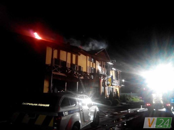 У Луцьку відбувся потужний вибух і пожежа в готелі (фото, відео). В ніч на понеділок, 24 липня загорілося приміщення готельно-ресторанного комплексу Patio di fiori, що у Луцьку на вулиці Кравчука. 
