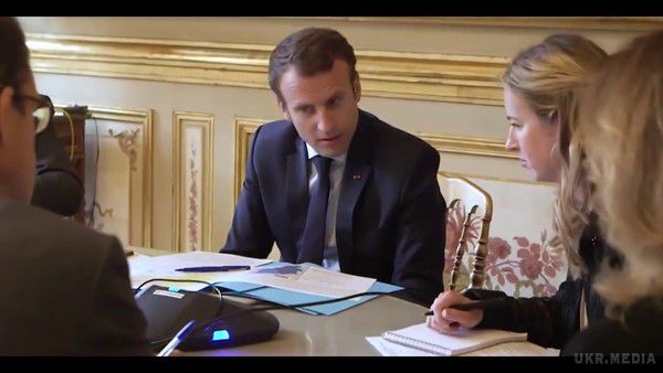 Це відео вас неприємно здивує: Макрон показав першу хвилину "нормандських переговорів". Президент Франції Еммануель Макрон оприлюднив відеозапис із фрагментом спілкування лідерів "нормандської четвірки".