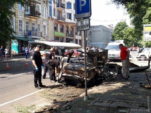  Зранку понеділка в Одесі підірвався автомобіль "ВАЗ 2101"- поліція. Фахівцями вибухотехнічного управління попередньо встановлено, що вибух мав кримінальні ознаки.