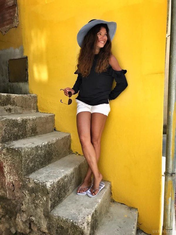 Руслана вразила стрункими ногами у міні-шортах. Артистка відпочиває у Хорватії.