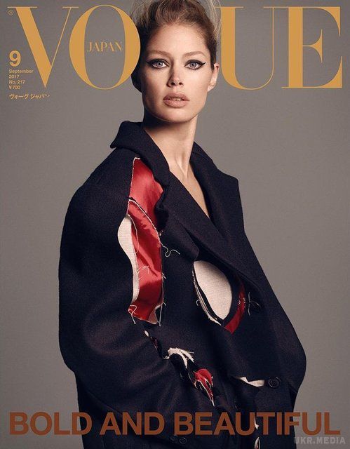 Відомі супермоделі знялися для обкладинки Vogue. Дует фотографів Луїджі Мурено і Янго Хенци спочатку зняв красунь разом, а потім кожну окремо.