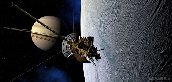 Cassini виявила аномалію в магнітному полі Сатурна. Точна тривалість дня на планеті все ще не встановлена.