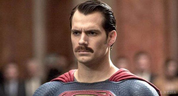 У "Лізі справедливості" знявся вусатий супермен. Мережа вже відреагувала. У новому фільмі "Ліга справедливості" може з'явитися вусатий супермен: актору, який зайнятий у двох фільмах підряд, заборонили збривати вуса .