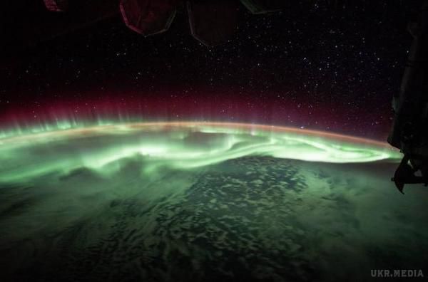 Астронавт NASA опублікував фото і відео полярного сяйва з космосу. Астронавт спостерігав полярне сяйво з борту МКС.