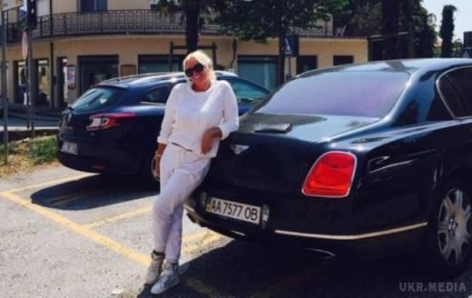 Скандальна блондинка Цибуліна на Range Rover знову відзначилася в Києві. Колишня дружина працівника ГПУ влаштувала розправу на столичних дорогах.
