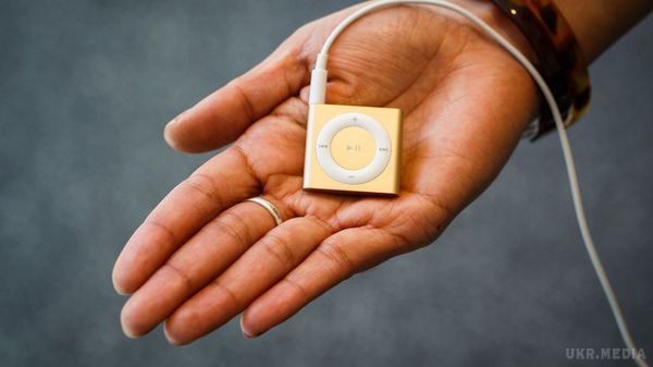 Apple зупинила виробництво iPod nano і iPod shuffle. Офіційно у виробництві залишиться тільки плеєр iPod touch, який буде доступний в двох моделях.