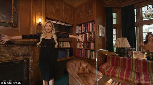 Легендарний будинок засновника Playboy зсередини (Фото). 30-річна Крістал одружена з власником Playboy Х'ю Хефнером з 2012 року.