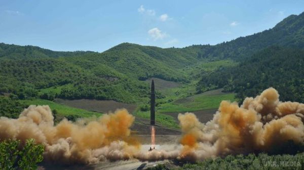 Північна Корея всупереч забороні ООН запустила чергову ракету. Запуск, як повідомляють, здійснено незадовго до опівночі за місцевим часом.
