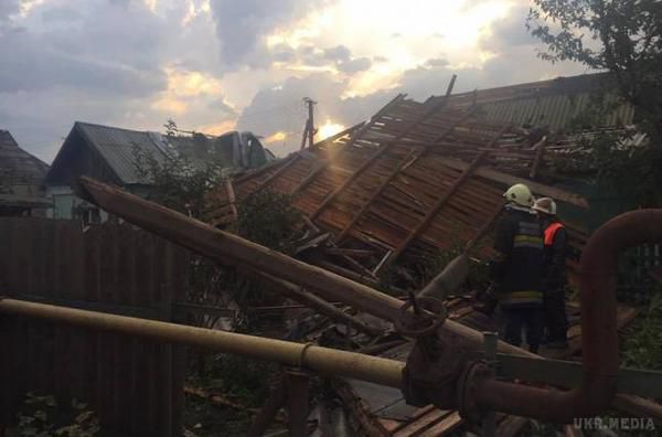 Ураган в Кривому Розі пошкодив близько 50 приватних будинків. У Довгонцевскому районі у Кривому Розі пошкоджено близько 50 приватних будинках на 5 вулицях.
