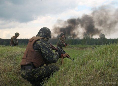 За минулу добу 28 липня в АТО - 19 обстрілів, бойовики активізувалися на Луганському напрямку. Українським військовим довелося 11 разів відкривати вогонь у відповідь.