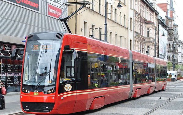 Українсько-німецьке СП заблокувало польські трамваї для Києва. АМКУ розгляне скаргу з проханням скасувати укладення договору на поставку Києвом 40 трамваїв Pesa