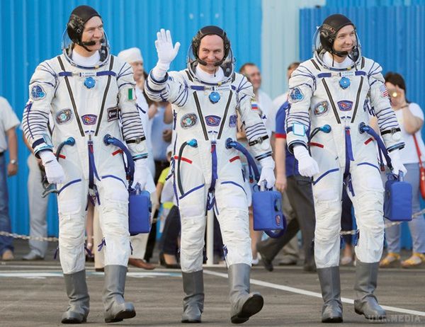 Екіпаж Союзу МС-05 перейшов на борт МКС. На космічну станцію прибули три астронавти.