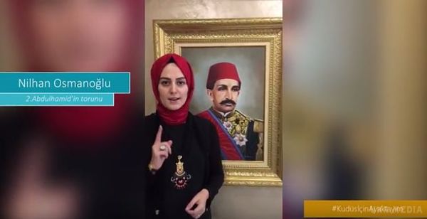 Турецька принцеса врахувала критику і покрилася. Молода жінка виступає в підтримку мусульман Палестини, що борються за Аль-Аксу. І, що характерно, робить це, вже будучи одягненою за ісламськими правилами.