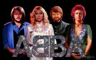 Учасники легендарної групи "ABBA" знову вийшли на сцену(відео). Останній виступ ABBA був більше 30 років тому. 