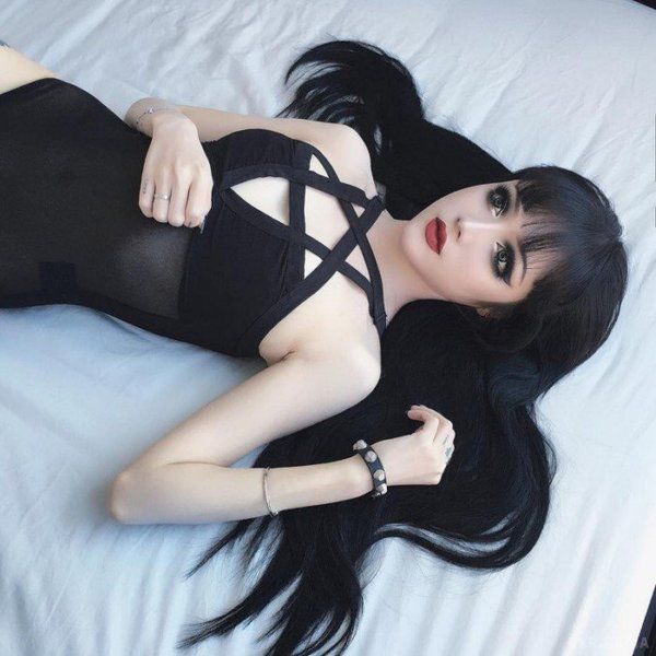 Неймовірно красива китаянка, яка підірвала Instagram (Фото). По світу вже є багато дівчат, які намагаються зробити все можливе, щоб стати схожими на ляльку, але не у багатьох виходить.