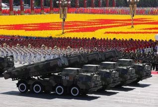 Вперше з 1949 року в Китаї пройшов військовий парад. На параді голова КНР Сі Цзіньпін повідомив, що необхідно створити найбільшу армію для досягнення своїх цілей і для безпеки.
