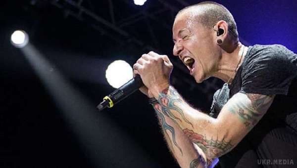 У Каліфорнії відбувся похорон Честера Беннінгтона. Вокаліста групи Linkin Park Честера Беннінгтона, який наклав на себе руки, поховали в каліфорнійському Палос Вердес. 