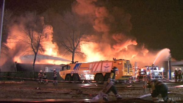 Shell зупинила найбільший завод в Європі через пожежу. На заводі після пожежі не можуть здійснити завантаження нафтопродуктів на складі Pernis