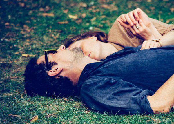 Пози сну у парі: Як сплять закохані. Існує кілька видів позицій для сну закоханої пари.