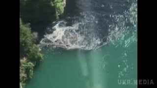 Вода в Ніагарському водоспаді почорніла. З'явилося відео.