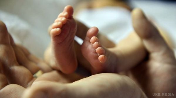 В Індії народилось немовля вагітне своїм братом-близнюком. В Індії на світ з'явився унікальний малюк – немовля було вагітне власним братом-близнюком.