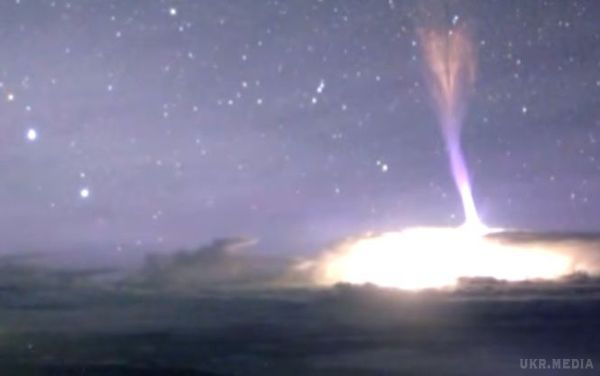 Рідкісну блискавку зафільмували на Гавайських островах. Вражаюче відео.