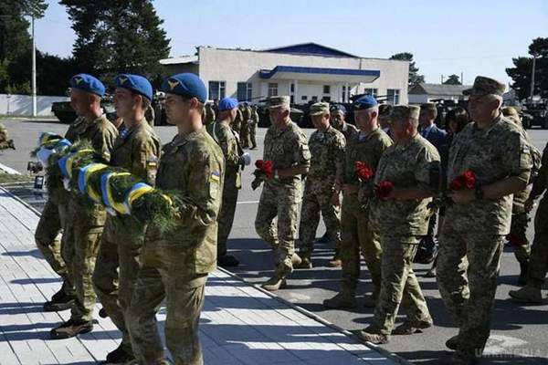 У Генштабі назвали кількість загиблих десантників у зоні АТО. Двадцяти десантникам присвоєно Вищу нагороду країни - звання Герой України.