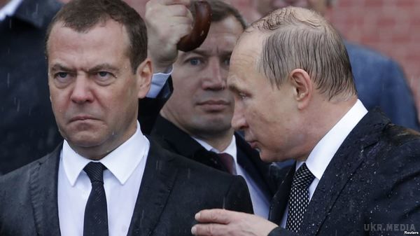 У Кремлі оголосили про початок "торгової війни" з США. Прем'єр-міністр Росії Дмитро Медведєв вважає нові санкції США "повноцінною торговельною війною" з Росією.