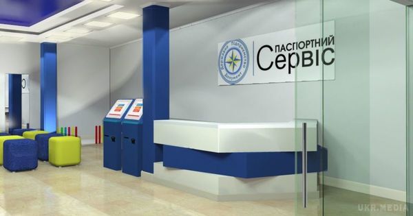 У Києві відкриють новий паспортний сервіс: він зможе приймати 1500 людей на день. В Україні досі не спадає ажіотаж навколо біотметричних паспортів.