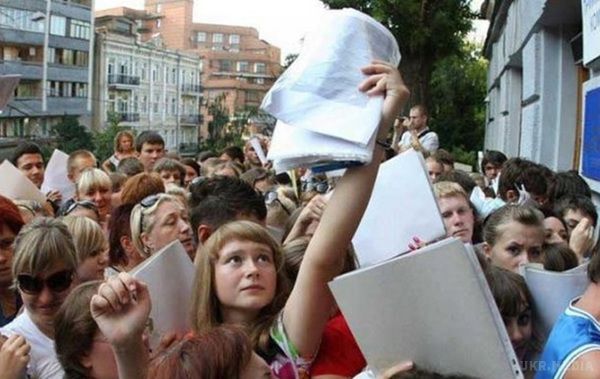 Майже 61 тисяча вступників отримала можливість бути зарахованими на бюджетні місця. В електронних кабінетах вступників появилася інформація про рекомендації до зарахування на місця державного замовлення.