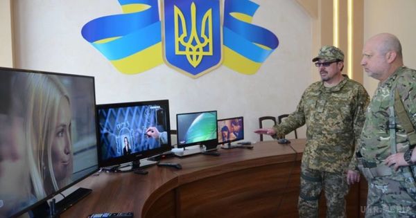 Турчинов на Донеччині випробував унікальну технологію блокування сепаратистських телеканалів. На Донеччині випробували унікальну технологію блокування сепаратистських каналів.