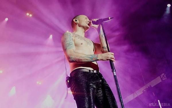 В інтернеті почали продавати речі з похорону соліста Linkin Park. Музиканта поховали минулого тижня в ботанічному саду в Палос-Вердес-Естейтс біля його будинку.