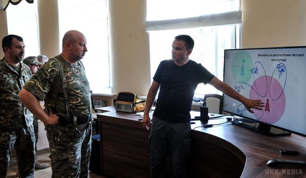  На Донбасі в зоні АТО випробували "глушилку" антиукраїнського ТБ. Ця система дозволяє вибірково блокувати аналогові, цифрові та супутникові телерадіоканали, які поширюють сепаратистську і проросійську пропаганду,