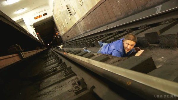 Що робити при падінні на рейки в метро?(відео). Інструкція, яка врятує життя!