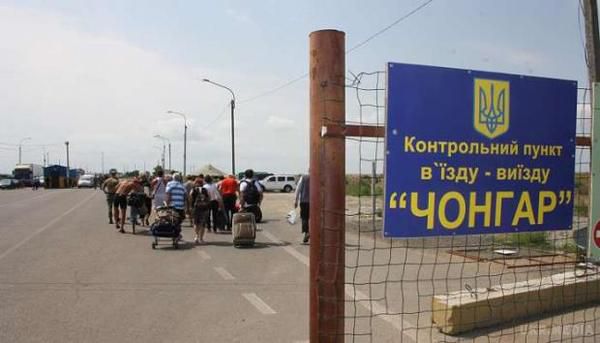 Нардепи  підготували законопроект про кримінальну відповідальність за нелегітимні відвідини Криму. Тих, хто прибув у Крим не через КПП України, пропонують позбавляти волі на строк до трьох років. 