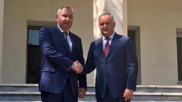 Додон закликав РФ не вводити санкції проти Молдови через Рогозіна. За словами Додона, від можливих санкцій не постраждають міністри і депутати, а постраждає простий народ.