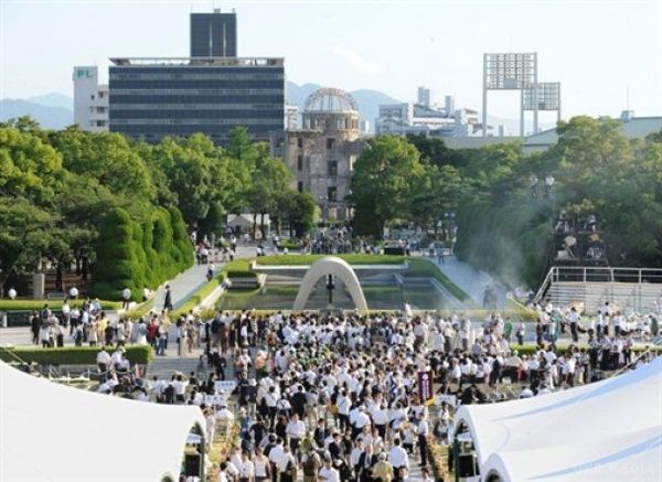 6 серпня - День пам'яті жертв атомного бомбардування Хіросіми. 6 серпня — День пам'яті жертв атомного бомбардування японського міста Хіросіми , який назавжди став символом боротьби проти зброї масового знищення. 