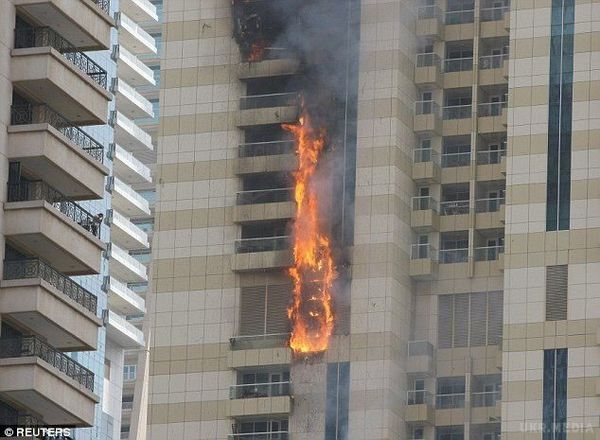 У Дубаї за тиждень загорівся другий хмарочос (фото). Екстрені служби локалізували вогонь за кілька хвилин.
