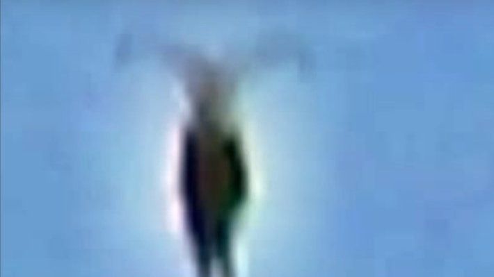 Мисливець за НЛО зняв «дивну істоту» в небі над США. У Мережі обговорюються фотографії невідомого об'єкта, які зміг зробити житель американського міста.
