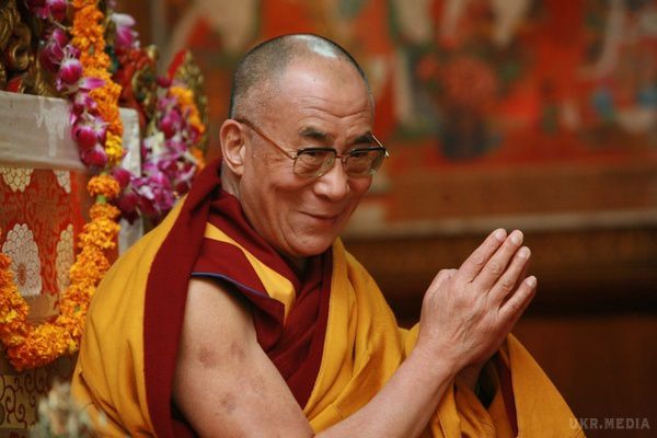 Далай Лама зробив епохальну заяву про непотрібність релігій. Всі світові релігії, надаючи особливого значення любові, співчуття, терпіння, терпимості і прощення, можуть сприяти розвитку духовних цінностей, і роблять це. Але сьогодні світова реальність така, що прив'язування етики до релігії більш не має сенсу...